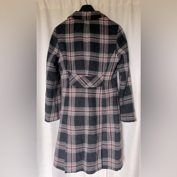 Vintage BCBGMaxAzria Plaid Trench Coat. Clean and in great condition! Size M - Picture 2 of 3